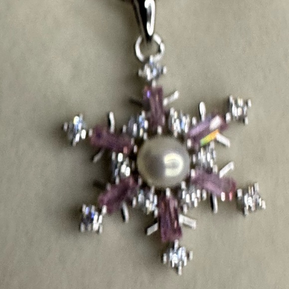 New YL Jewlers Snowflake Pearl Pendant Necklace with Pink crystal and Silver